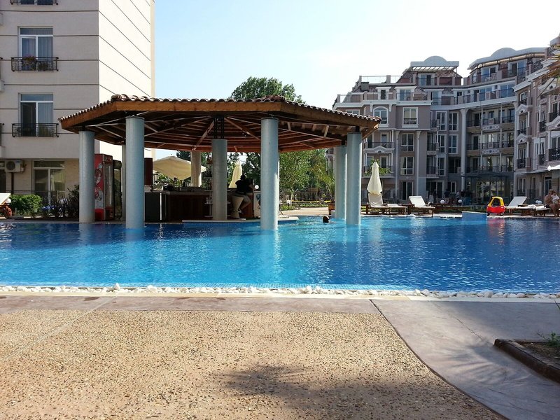 Dawn Park 5 - Exterior