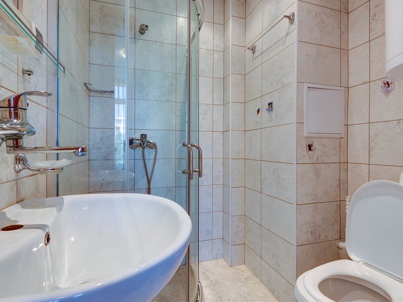 Dawn Park 44 - Bathroom Example