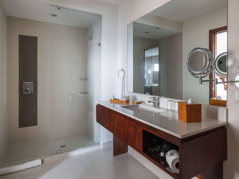 Wyndham Garden San Jose Escazu 24 - Bathroom Example