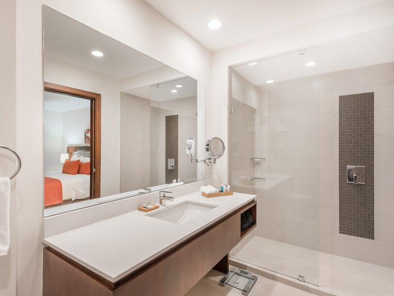 Wyndham Garden San Jose Escazu 26 - Bathroom Example