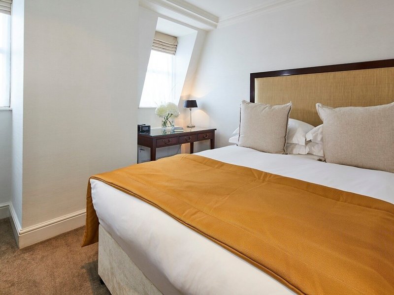 Cheval Knightsbridge 15