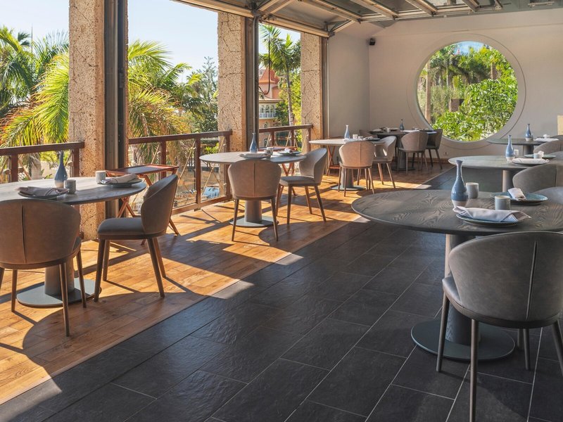 Bahia Del Duque Resort 10