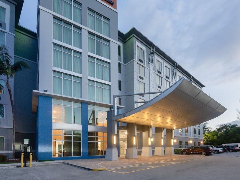 Cambria Hotel Miami Airport - Blue Lagoon 2