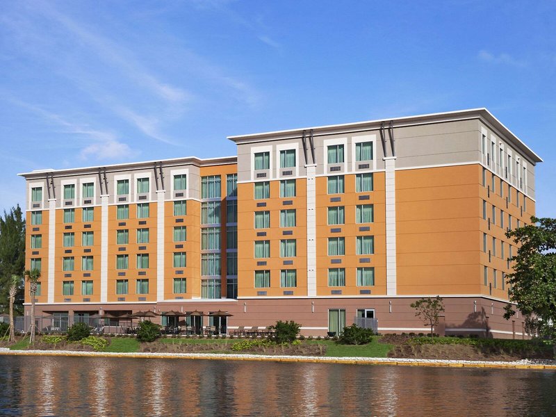 Cambria Hotel & Suites Miami Airport - Blue Lagoon