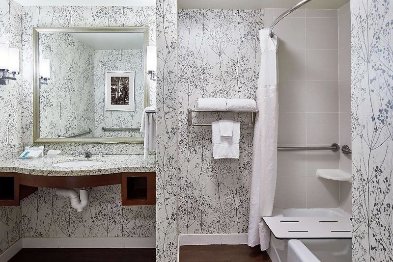 Hilton Garden Inn Atlanta Midtown 1 - Bathroom Example