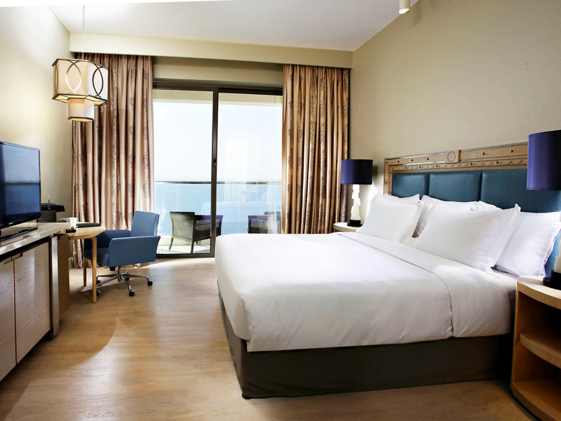 Hilton Dead Sea Resort & Spa 8