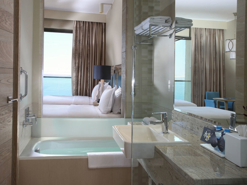 Hilton Dead Sea Resort & Spa 9