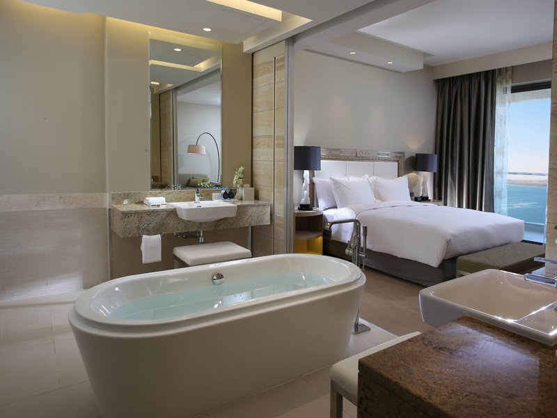Hilton Dead Sea Resort & Spa 10