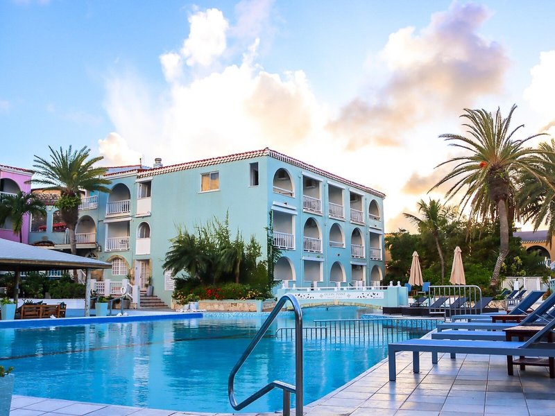 Ocean Point Resort & Spa 12