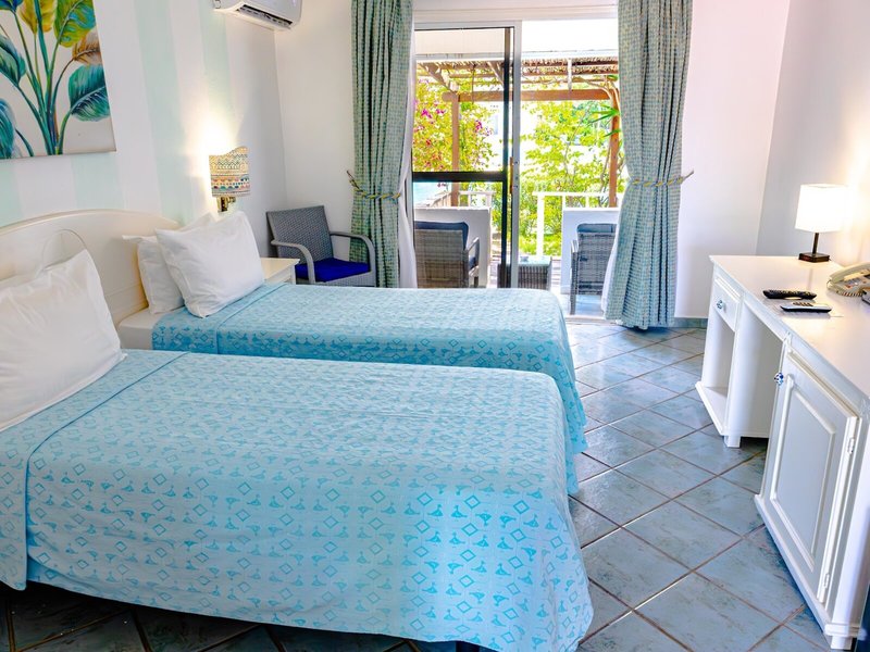 Ocean Point Resort & Spa 32