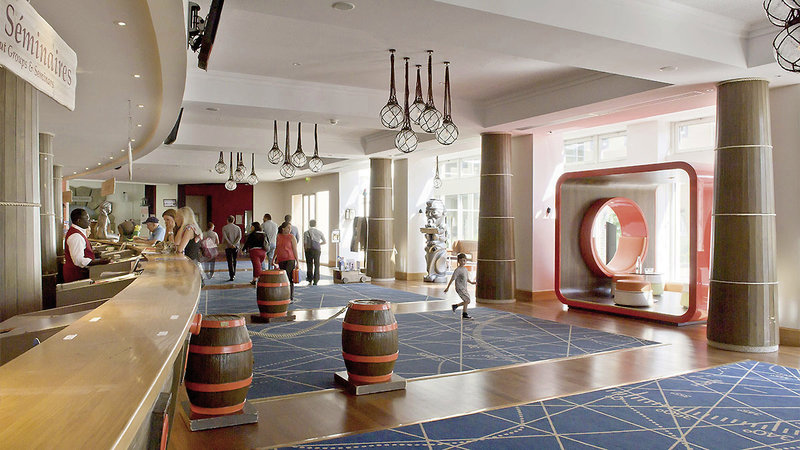 Algonquin´s Explorers Hotel at Disneyland Paris 3 - Lounge / Lobby