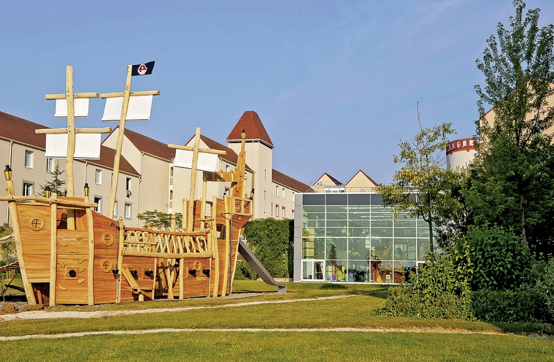 Algonquin´s Explorers Hotel at Disneyland Paris 19 - Exterior