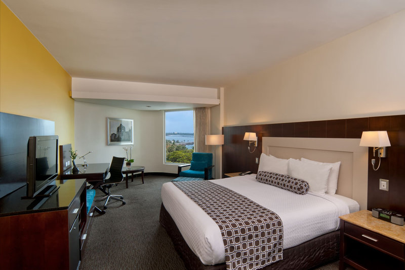 Crowne Plaza Santa Domingo 4