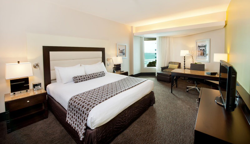 Crowne Plaza Santa Domingo 5