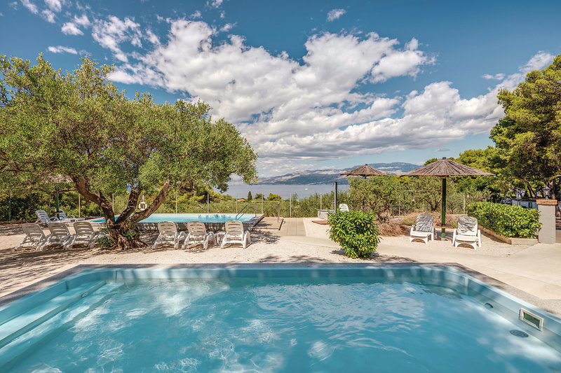 Waterman Beach Village 1 - Outdoor Pool