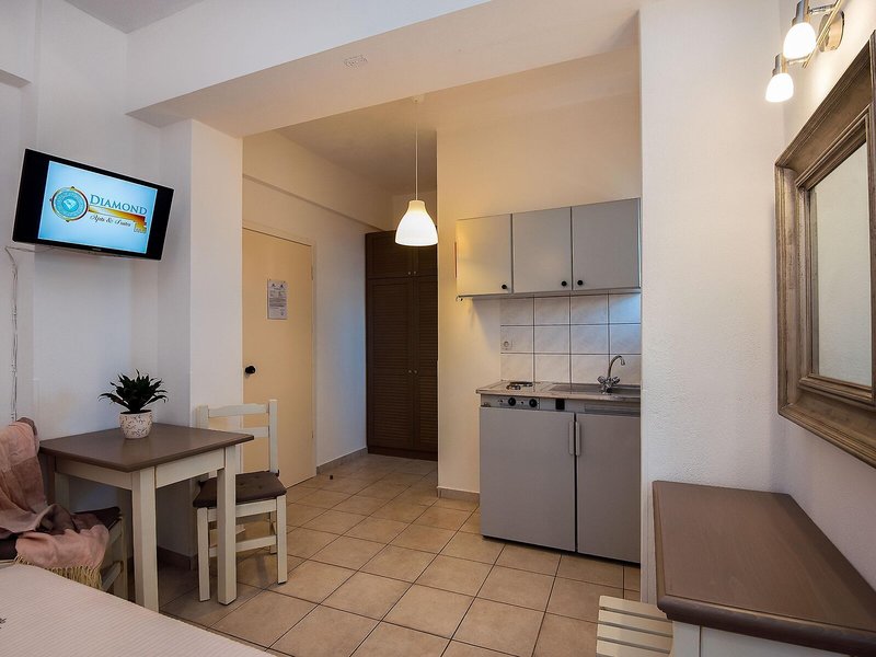 Diamond Apartments & Suites 6