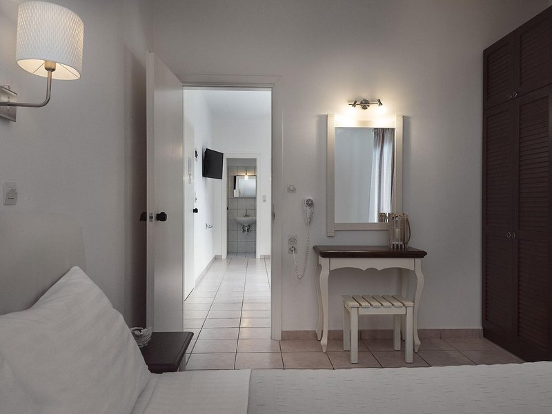 Diamond Apartments & Suites 35