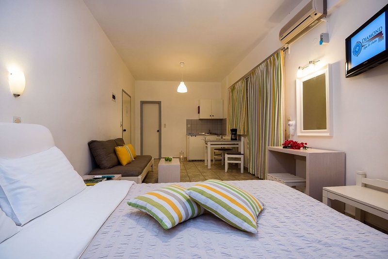 Diamond Apartments & Suites 6