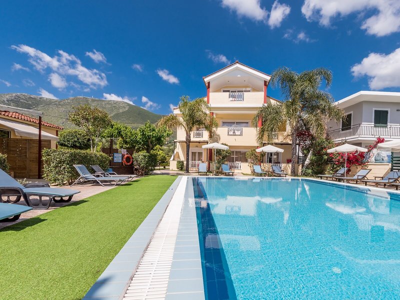 Oscar Villa & Studios 16