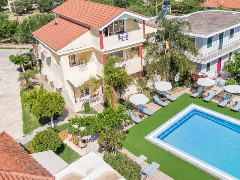 Oscar Villa & Studios 17