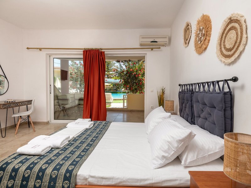 Oscar Villa & Studios 32