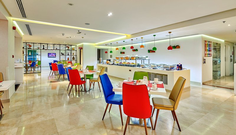 Hawthorn Hotel & Suites by Wyndham JBR 9