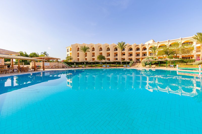 Flamenco Beach & Flamenco Resort 3