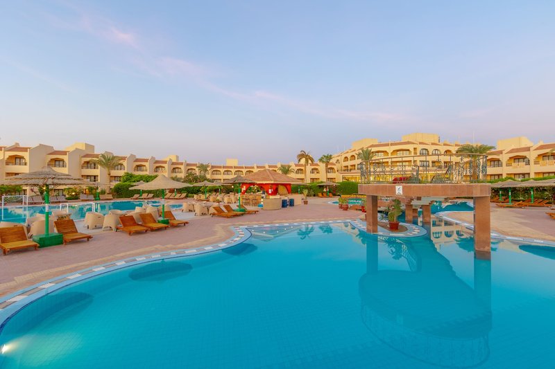 Flamenco Beach & Flamenco Resort 6