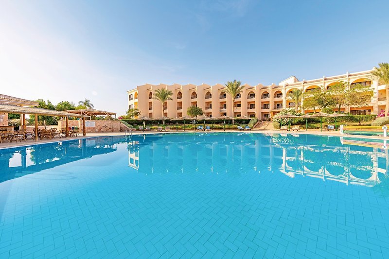 Flamenco Beach & Flamenco Resort 3