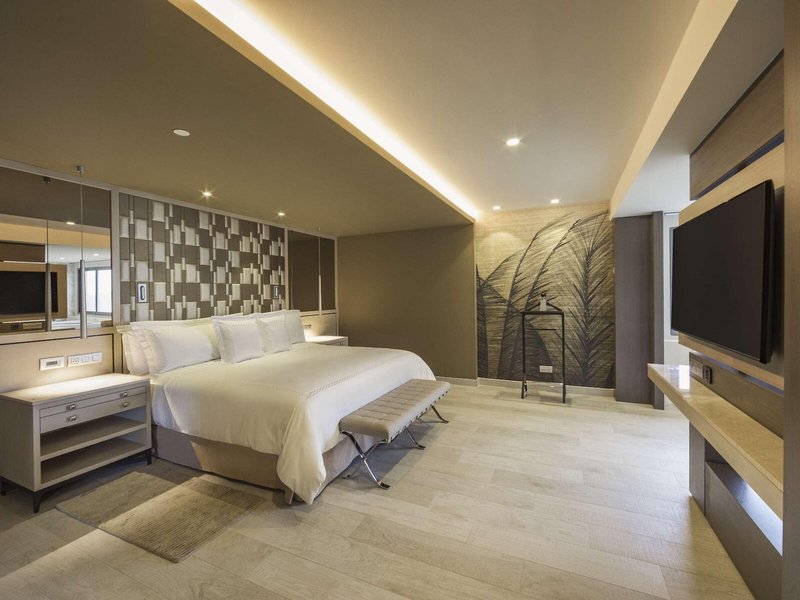 El Embajador A Royal Hideaway Hotel 50 - Room Example