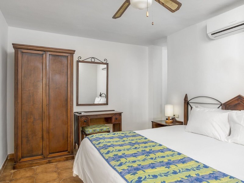 Sunset Harbour Club 33 - Room Example