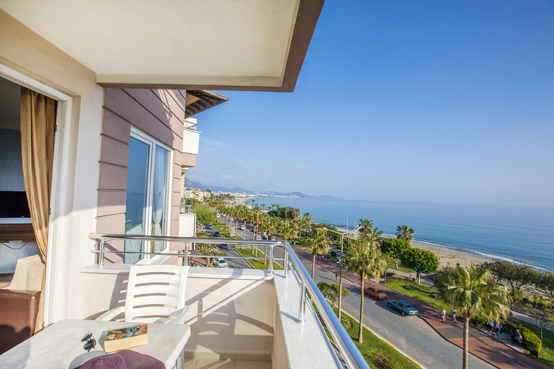 Hawaii Suite Beach Hotel 9