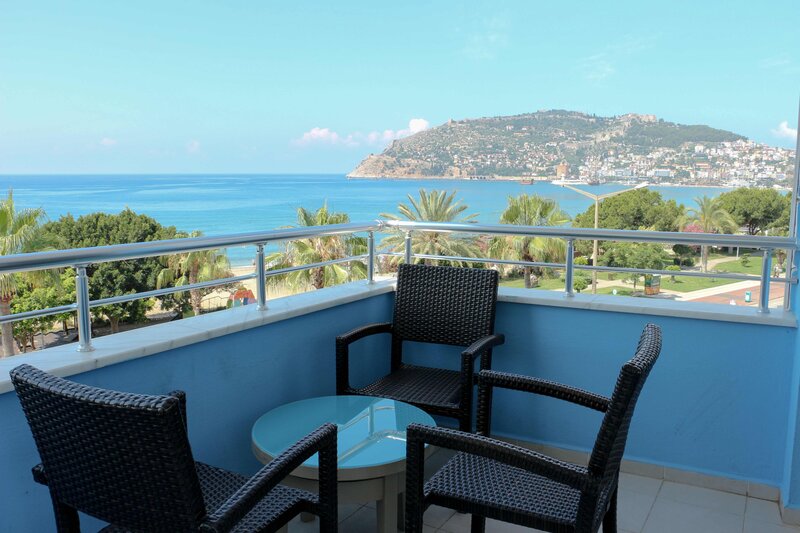 Hawaii Suite Beach Hotel 8