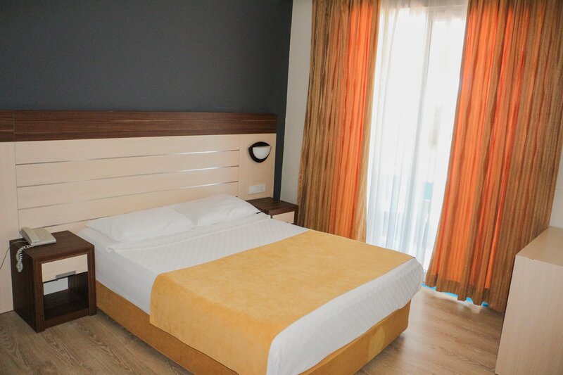 Hawaii Suite Beach Hotel 8