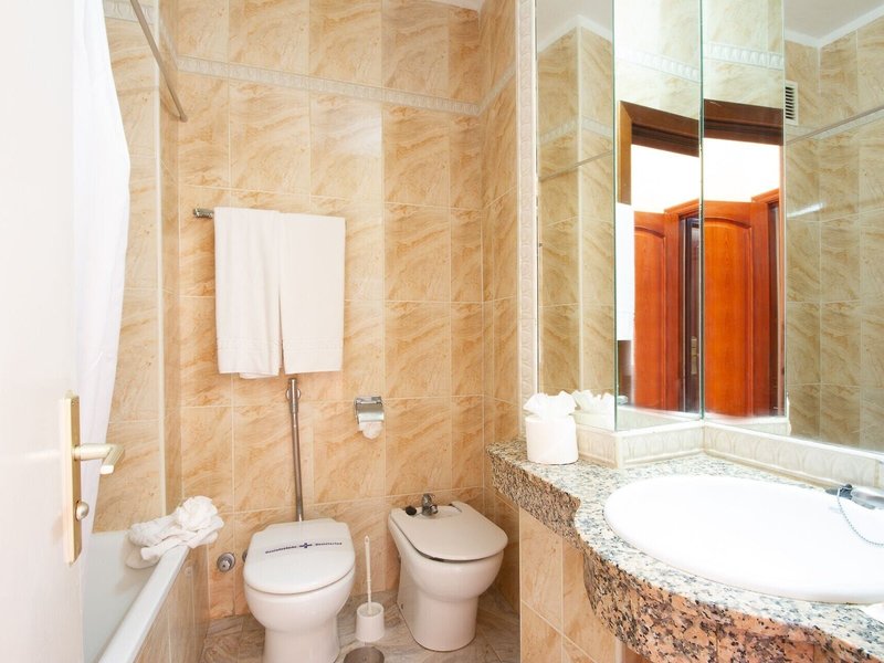 Park Plaza & Tropical - Park Plaza 32