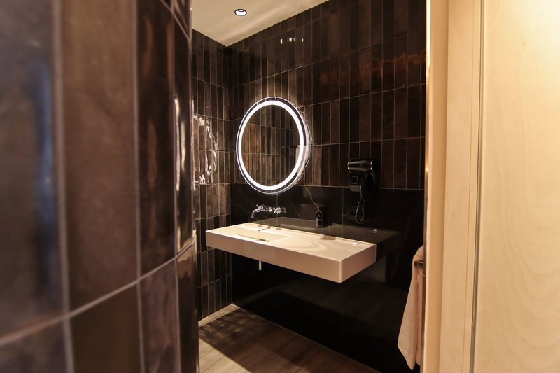 Silken Saaj Maar 22 - Bathroom Example