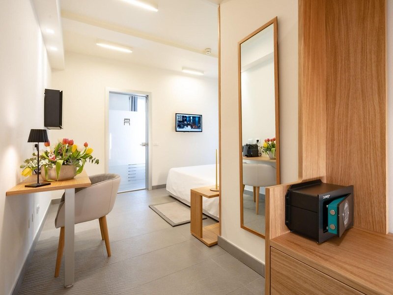 Avenue Hotel 18