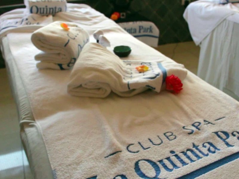 La Quinta Park Suites 27