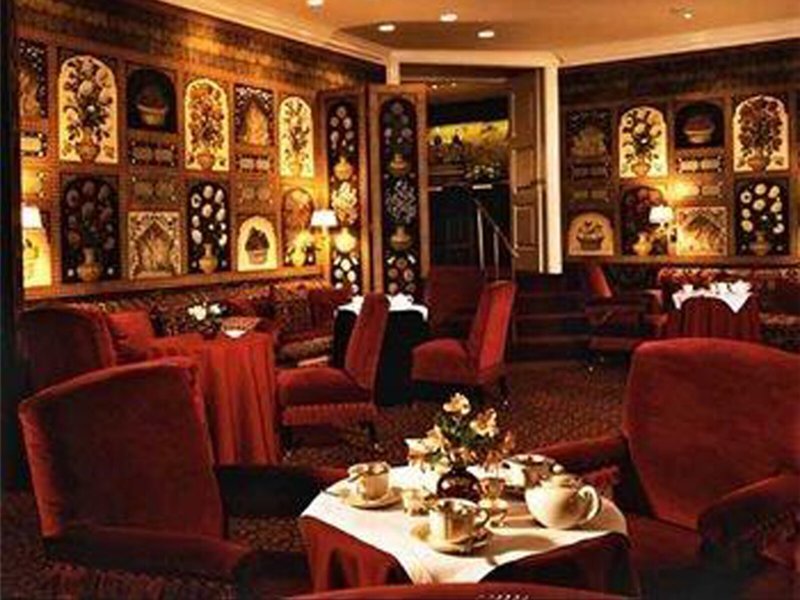 The Carlyle 6