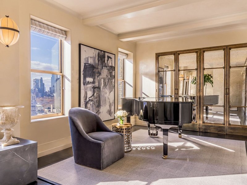 The Carlyle 8