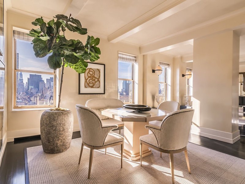 The Carlyle 18