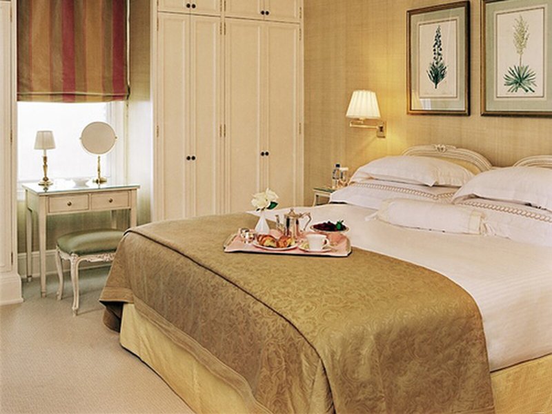 The Carlyle 27