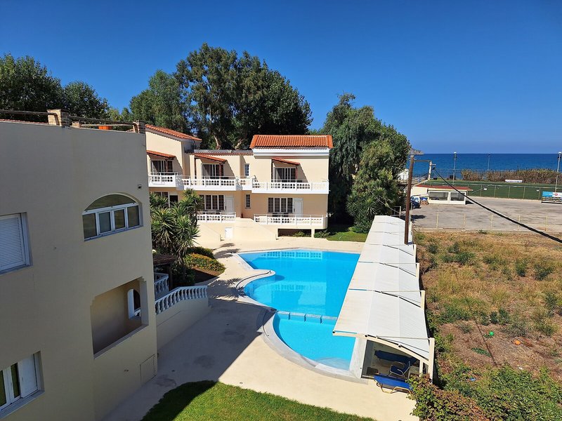 Perla Beach 16