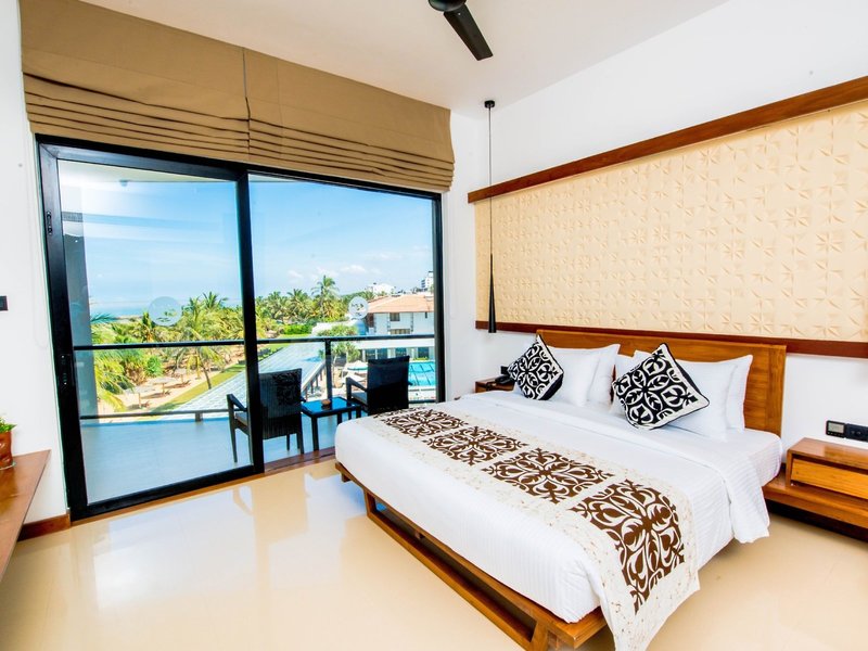 Goldi Sands 26