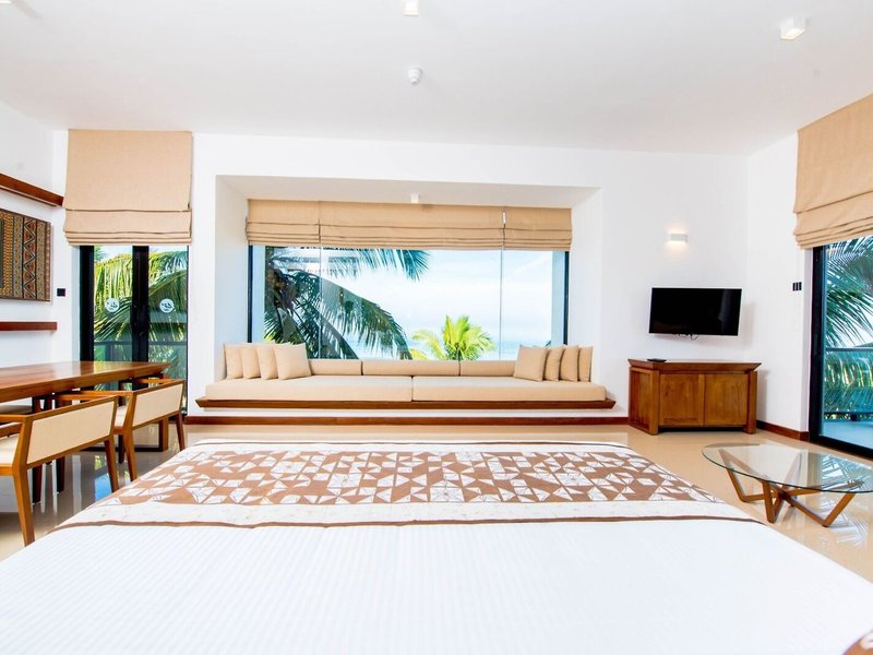 Goldi Sands 28