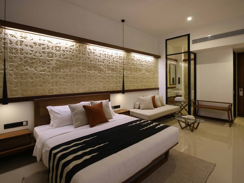Goldi Sands 32