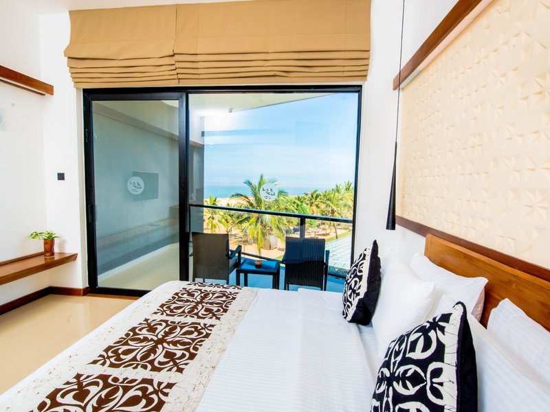 Goldi Sands 36
