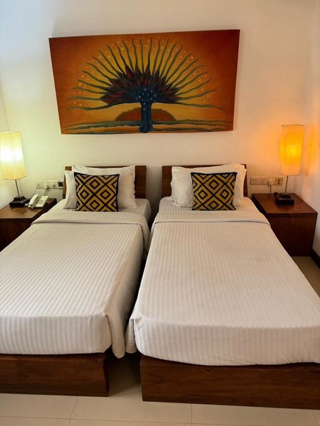 Goldi Sands 44
