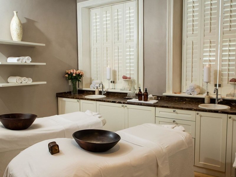 Victoria & Alfred 30 - Health & Beauty