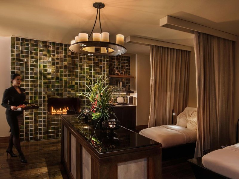 The Peninsula Chicago 13